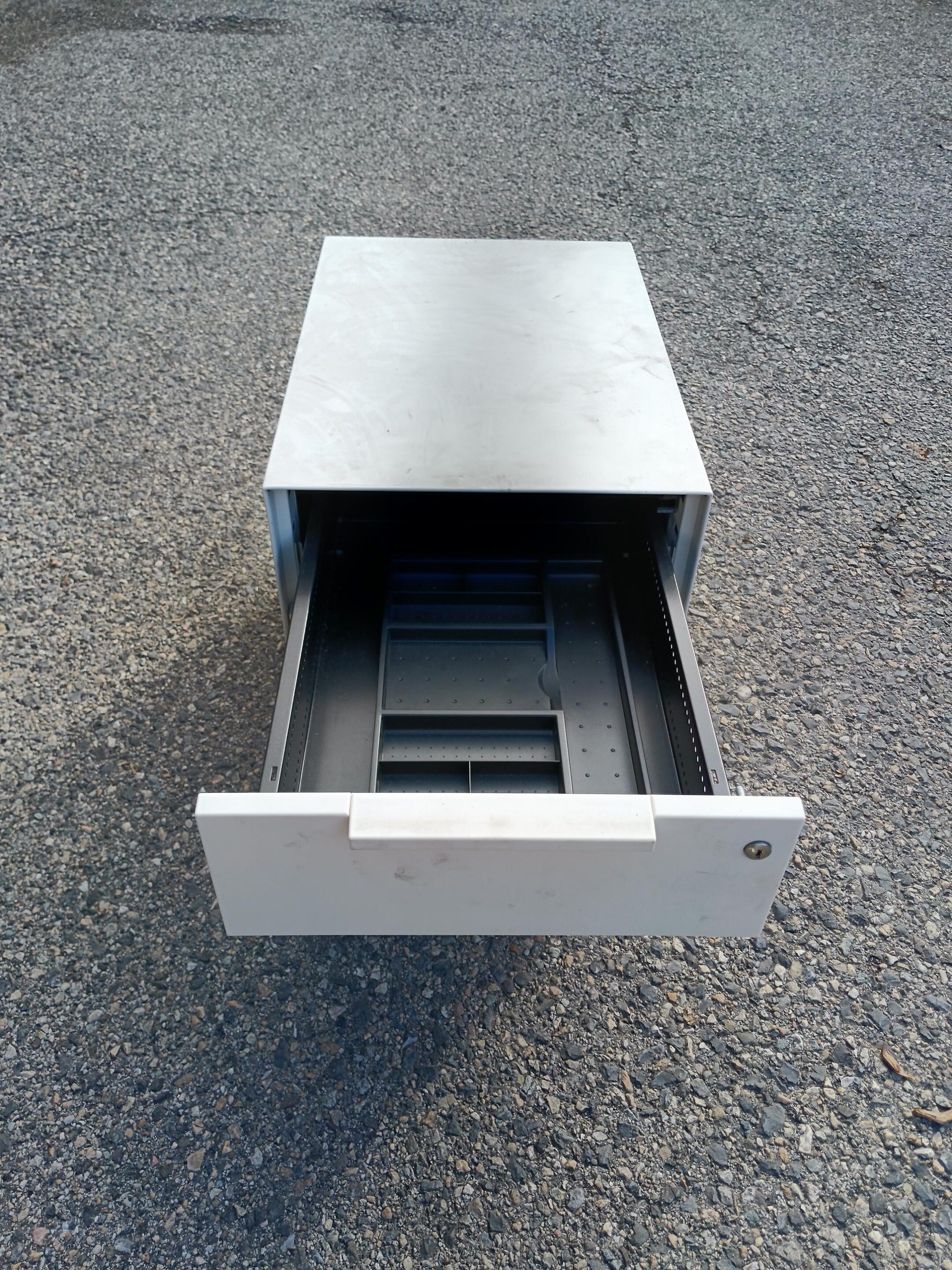 Weißer Rollcontainer – Gebraucht – Bild 3