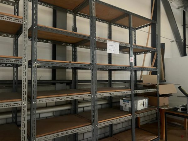 Lot C, medium-heavy, wooden tablar - second-hand