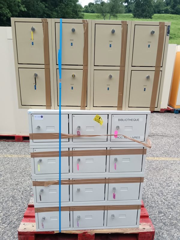 White lockable locker with 12 metal compartments