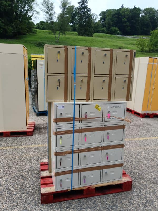 Casier vestiaire consigne blanc à clef 12 cases occasion métallique
