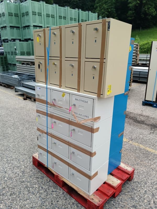 Casier vestiaire consigne blanc à clef 12 cases métallique occasion