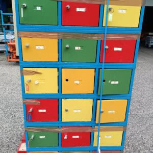 Casier vestiaire consigne multicolore à clef 18 cases métallique occasion