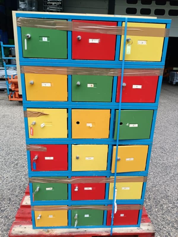 Used multicoloured lockers with key 18 metal compartments