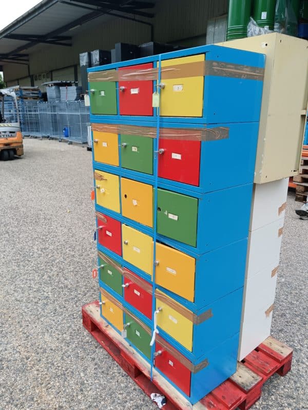 Multicoloured locker with key 18 compartments - second-hand - Image 2