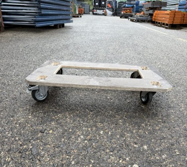 Chariot à roulettes en bois, fond ouvert – Occasion