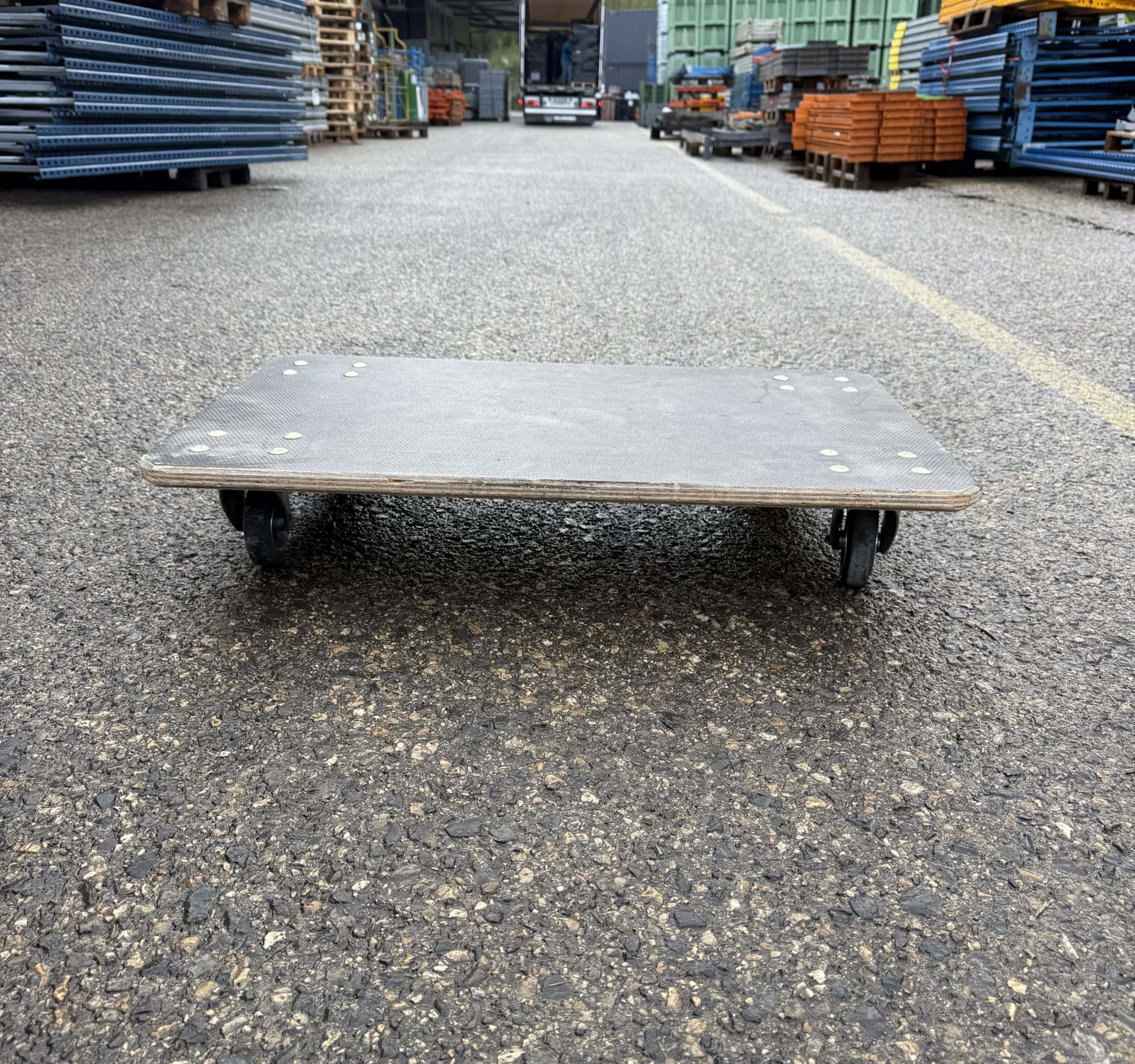 Chariot à roulette en bois, fond plein - occasion – Image 3