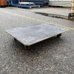 Chariot en bois a roulette