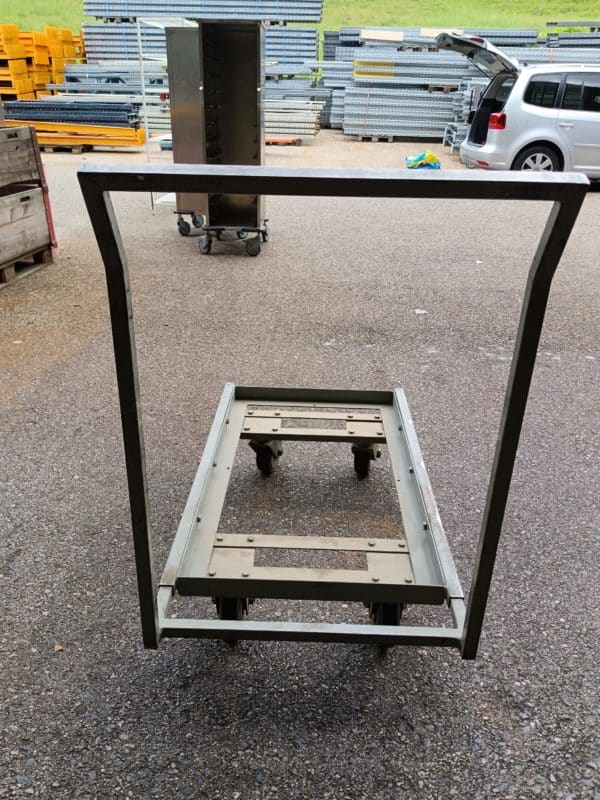 Chariot métallique vert – 4 roues dont 2 pivotantes – Occasion