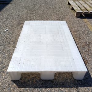 Palette plastique blanche fond plein 120x80 cm - Occasion