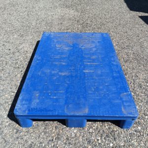Palette plastique fond plein bleue 120×80 cm – Occasion