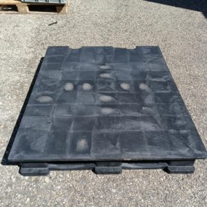 Palette plastique noir 120x100 cm à fond plein - occasion