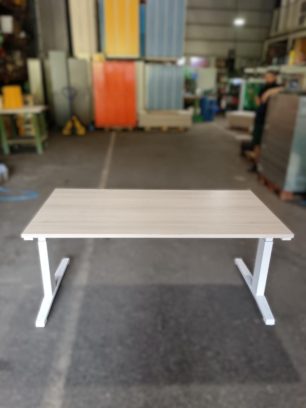 Table de bureau Steelcase réglable en hauteur – 160 x 80 cm - occasion