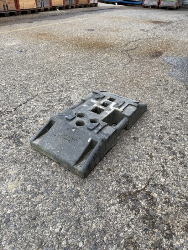 Plaque de pied pour balise et barrière en plastique - 80 x 40 x 12 cm – Image 3