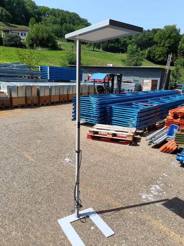 Lampadaire LED industriel Waldmann