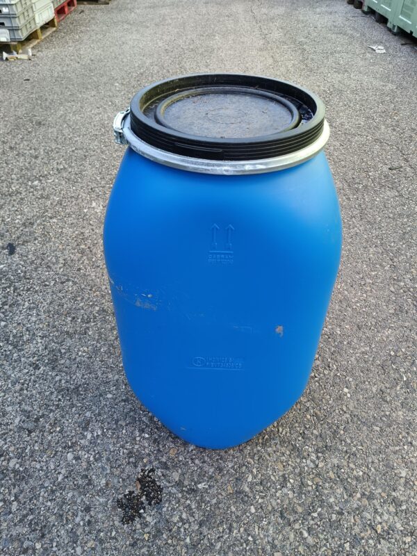 Blaue Trinkflasche mit Metallring - 162 L - Gebraucht – Bild 2