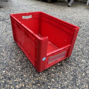 Caisse plastique rouge