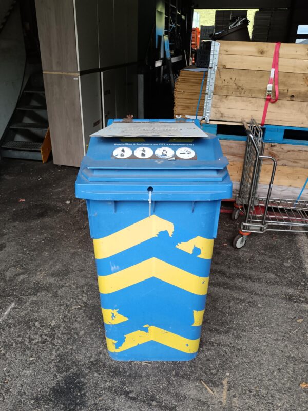 Waste bin