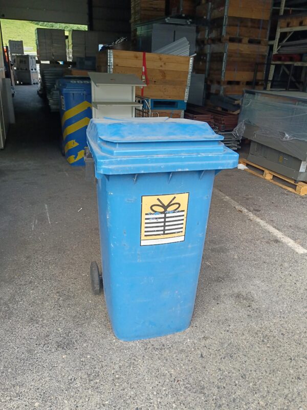 Second-hand blue plastic bin - 107 x 50 x 45 cm