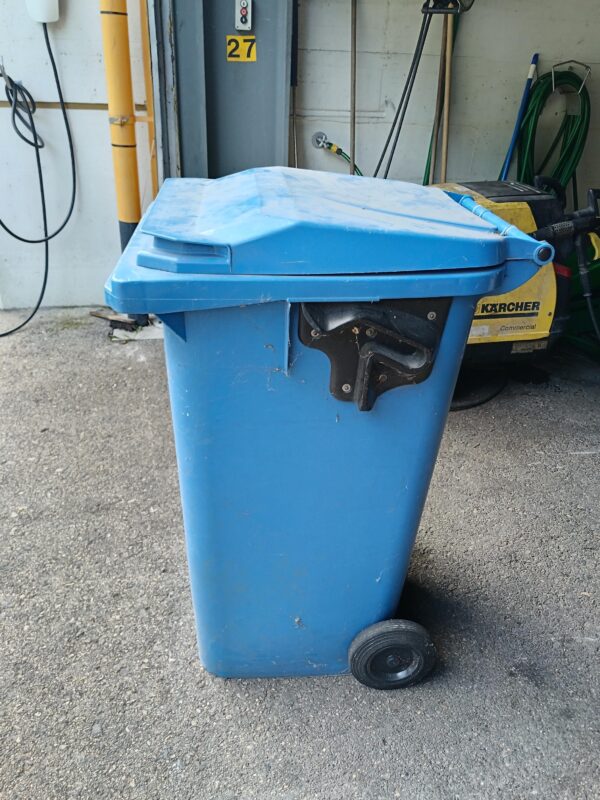 Second-hand blue plastic bin - 107 x 50 x 45 cm - Image 2