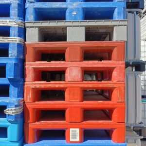 Palette-plastique-rouge-euro-à-fond-plein