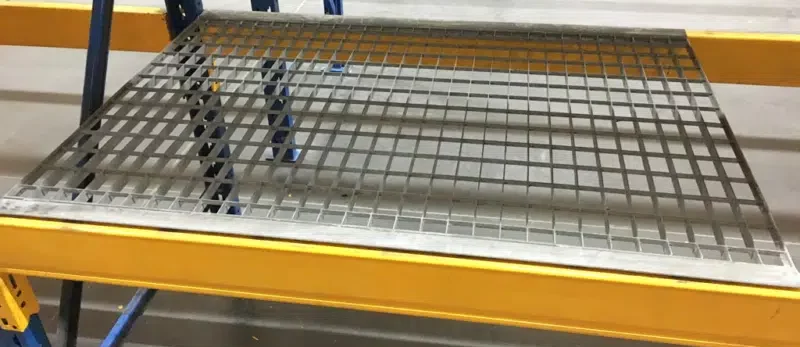 Caillebotis pour rayonnage à palette