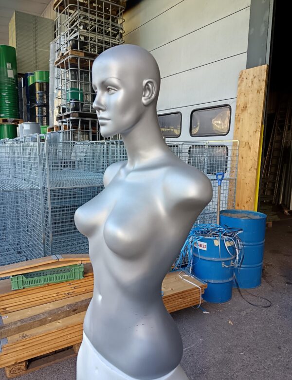 Buste femme gris avec tête – Hauteur 75 cm – Occasion – Image 2