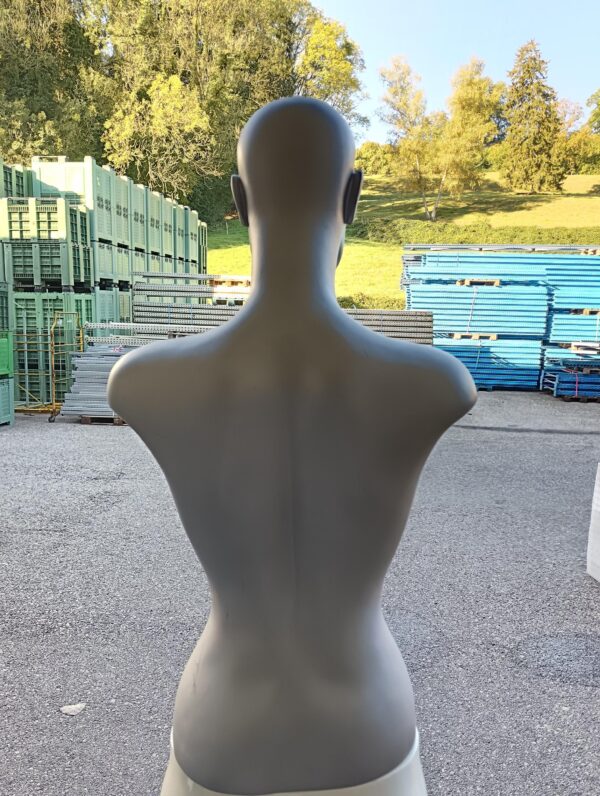 Buste femme gris avec tête – Hauteur 75 cm – Occasion – Image 3