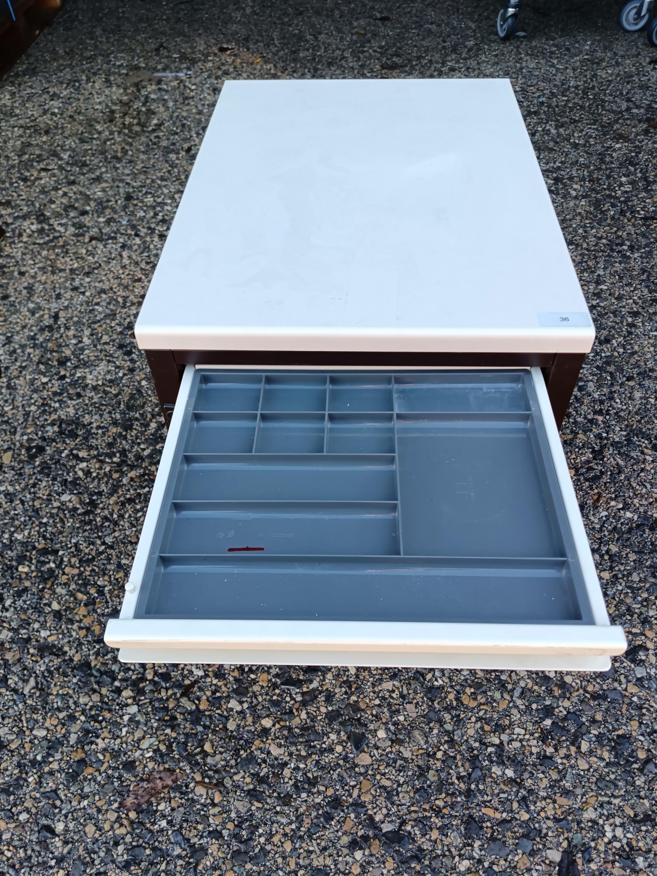 Caisson de bureau métallique blanc et marron – 4 tiroirs – Occasion – Image 4