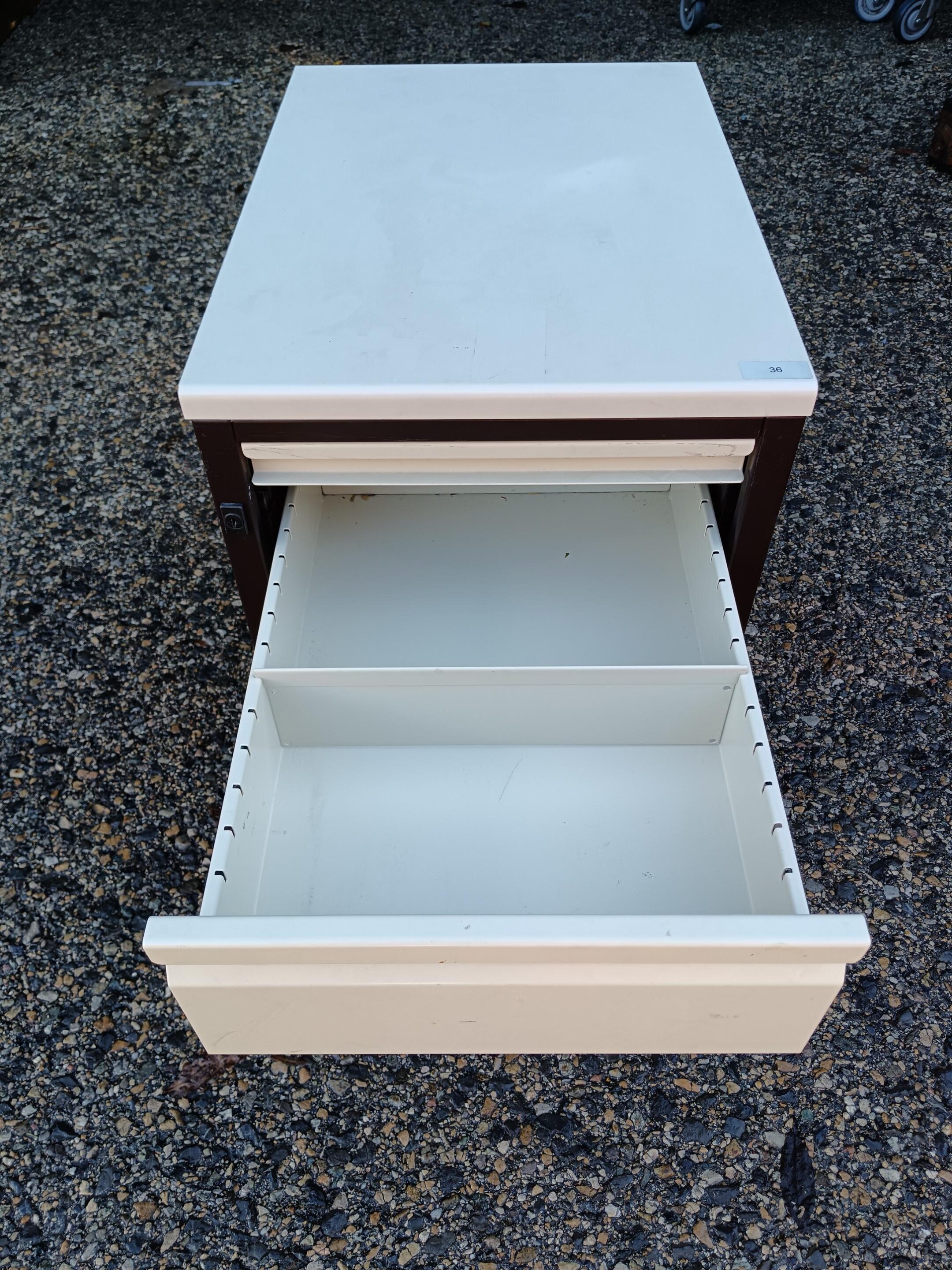 Caisson de bureau métallique blanc et marron – 4 tiroirs – Occasion – Image 5