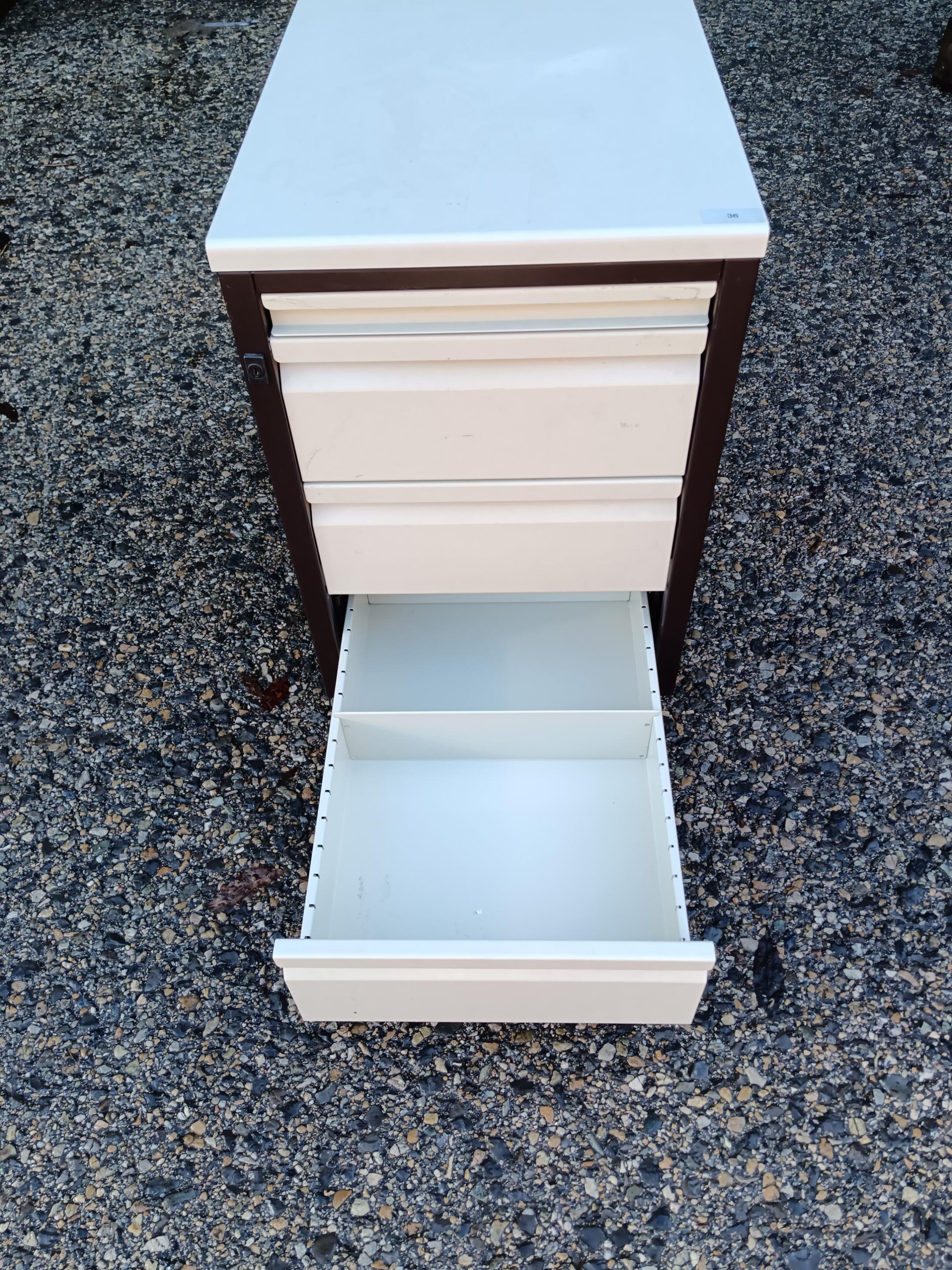 Caisson de bureau métallique blanc et marron – 4 tiroirs – Occasion – Image 7