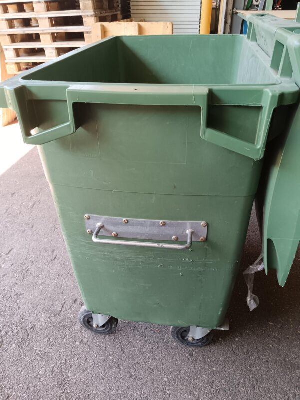 750 L Plastic Bin - Black or Green - Second-hand - Image 4