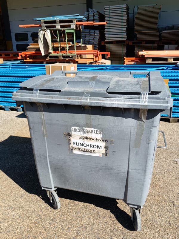 750 L Plastic Bin - Black or Green - Second-hand - Image 5