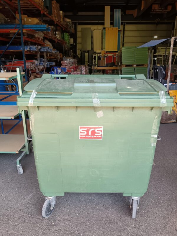 750 L plastic bin