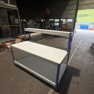 Werkbank / Arbeitstisch aus Holz mit Metallgestell - Gebraucht