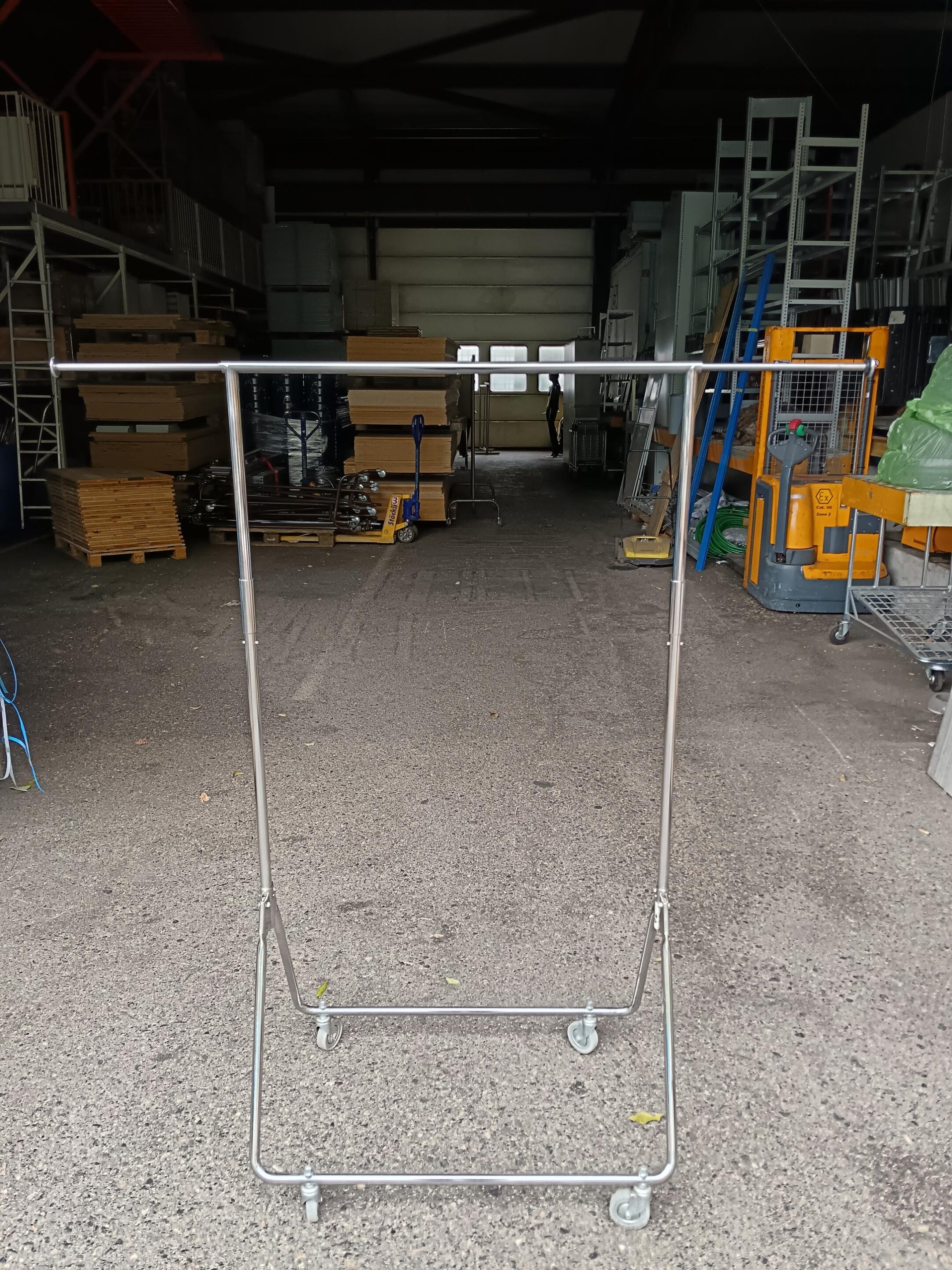 Stender / Adjustable chrome clothes rack on castors - Second-hand - Image 2