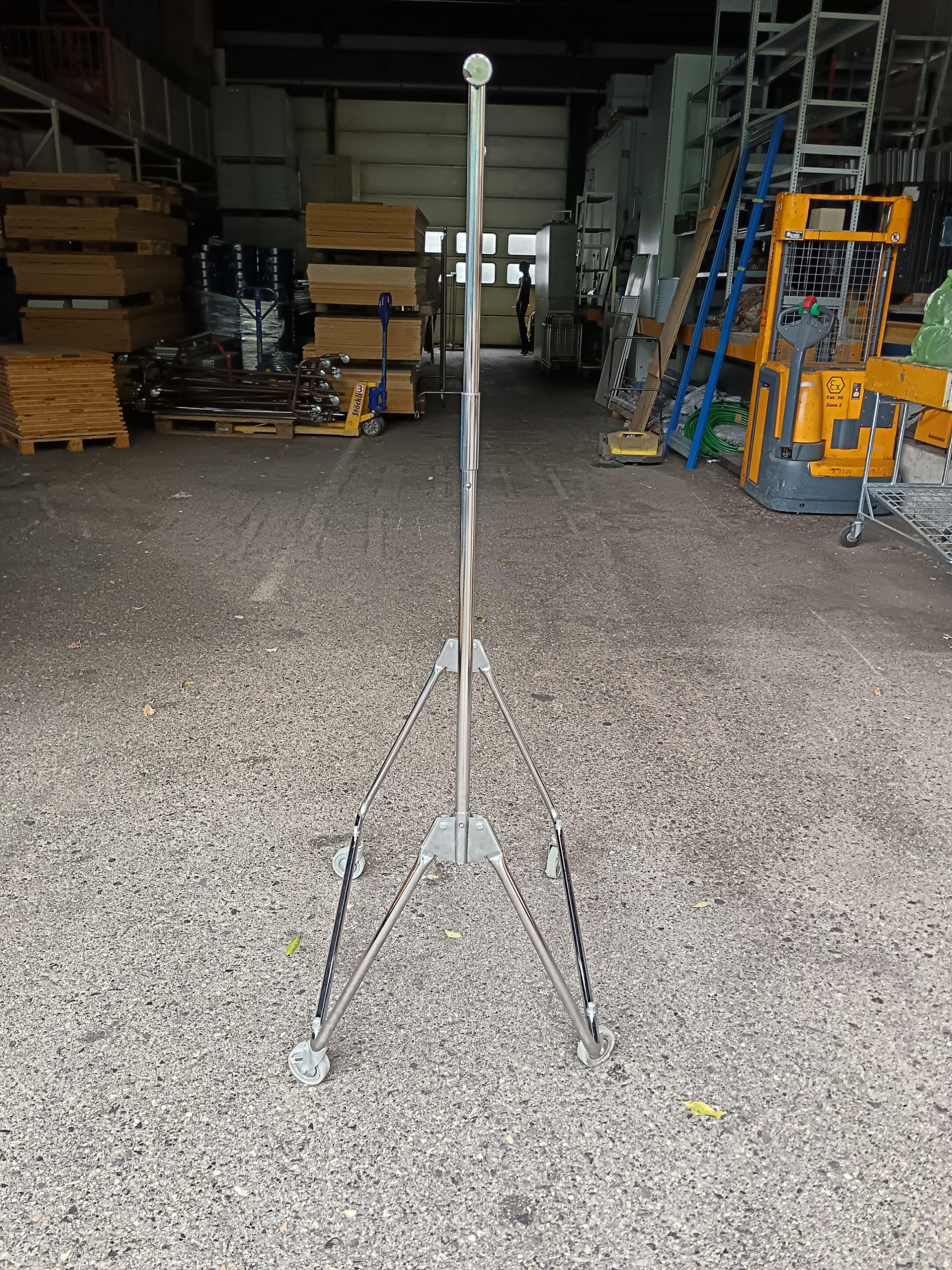 Stender / Adjustable chrome clothes rack on castors - Second-hand - Image 3