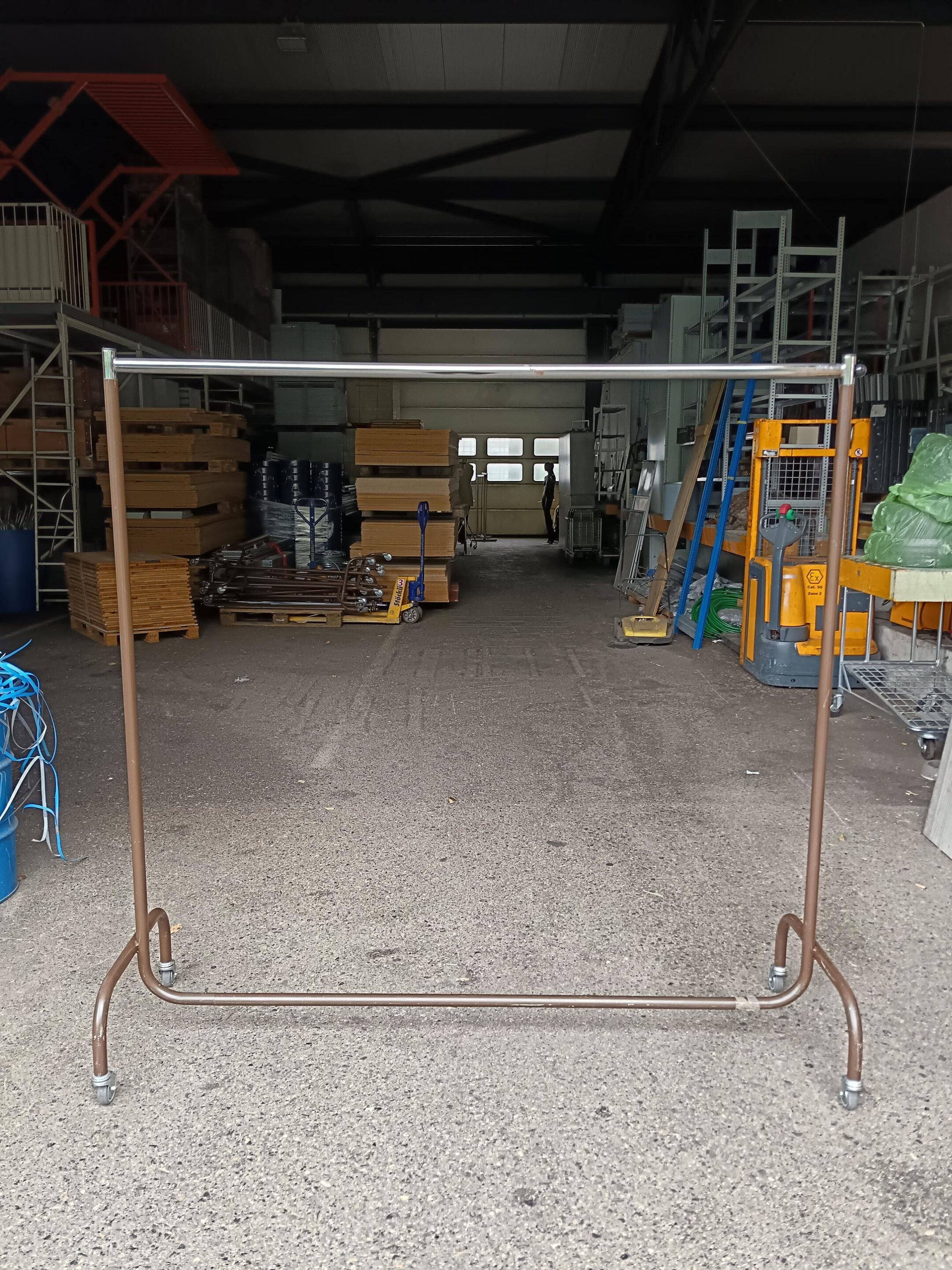 Brown metal stender