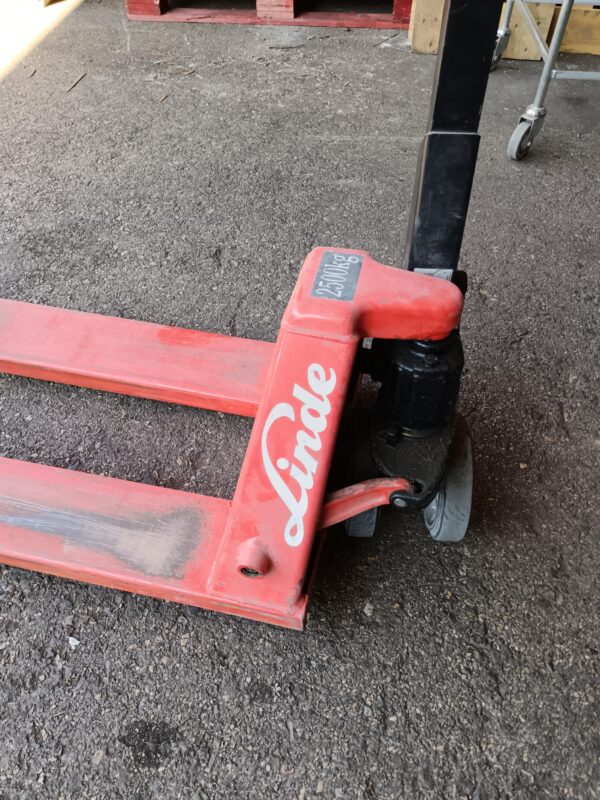 Transpalette manuel Linde rouge 2500 kg – Occasion – Image 2