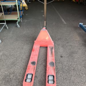 Linde Red pallet truck