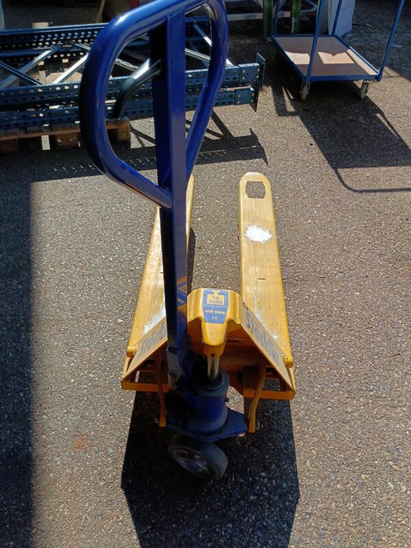 Transpalette manuel jaune Stöcklin d’occasion – 2000 kg – Image 4