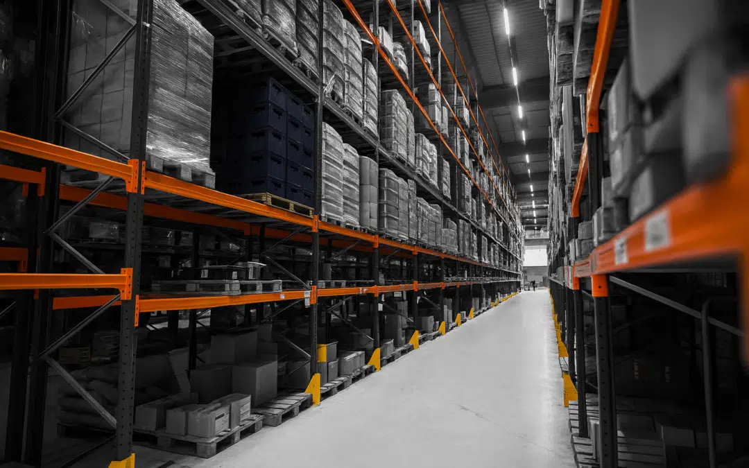 Tout savoir sur les lisses de rayonnage : types, usages et caractéristiques