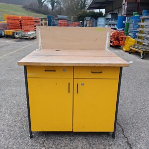 Etablis de travail jaune