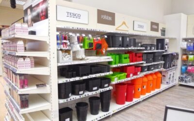 Gondole simple murale : la solution idéale pour optimiser vos murs de magasin