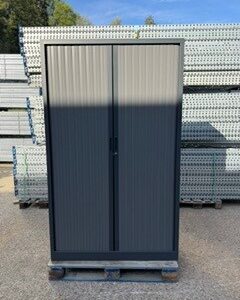 Hoher Metallschrank mit Rolltüren – 120 x 43 x 198 cm – Gebraucht