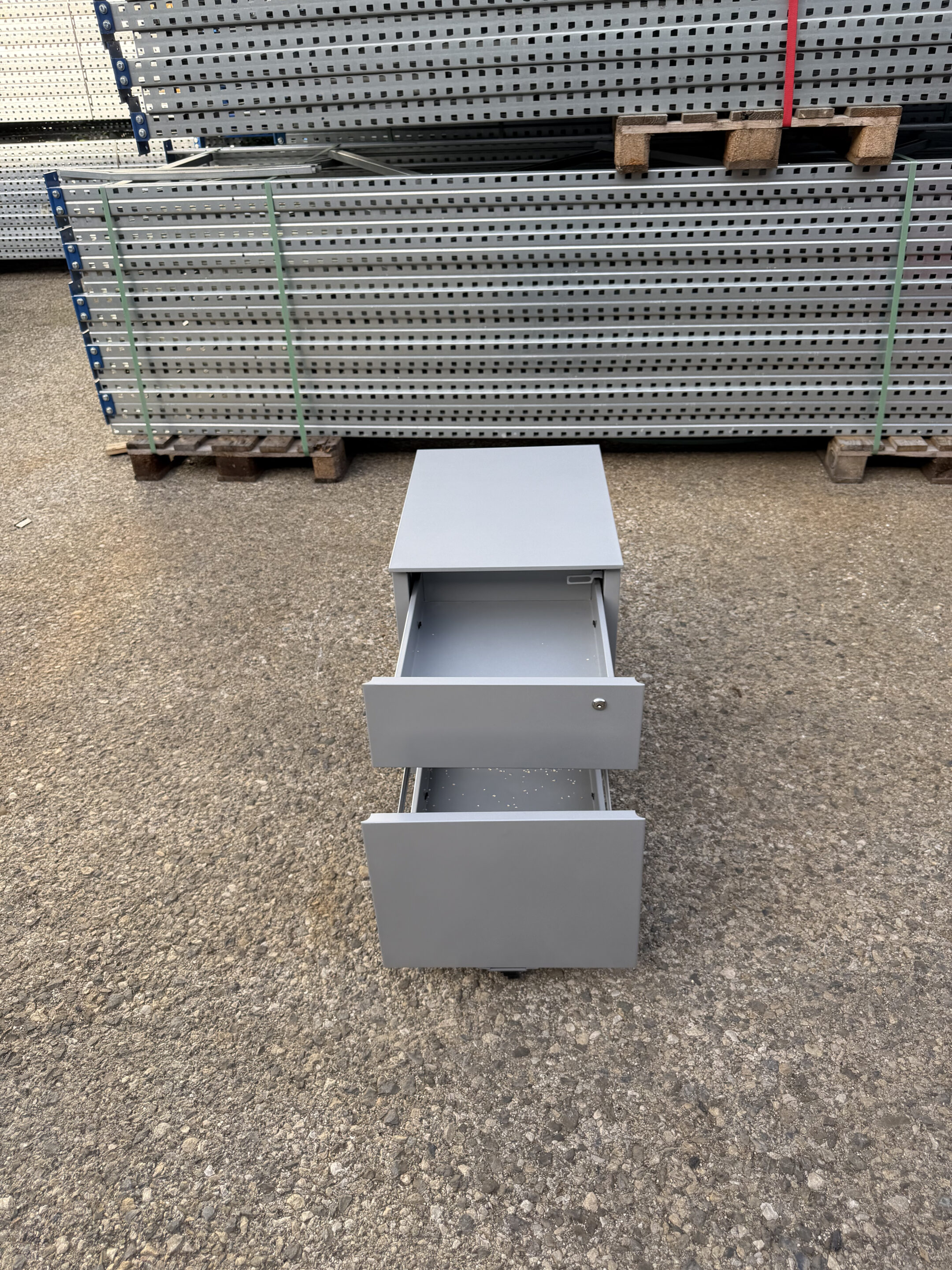 Caisson de bureau métallique gris – 2 tiroirs – 57 x 42 x 57 cm – Occasion – Image 3