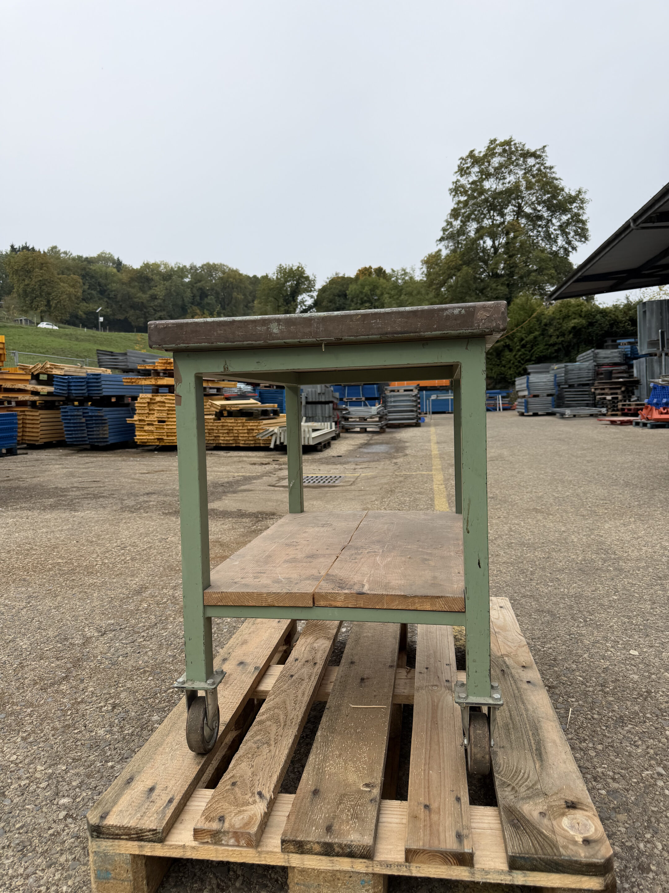 Établi d’atelier sur roulettes avec étagère – Occasion – 90x60x80 – Image 6
