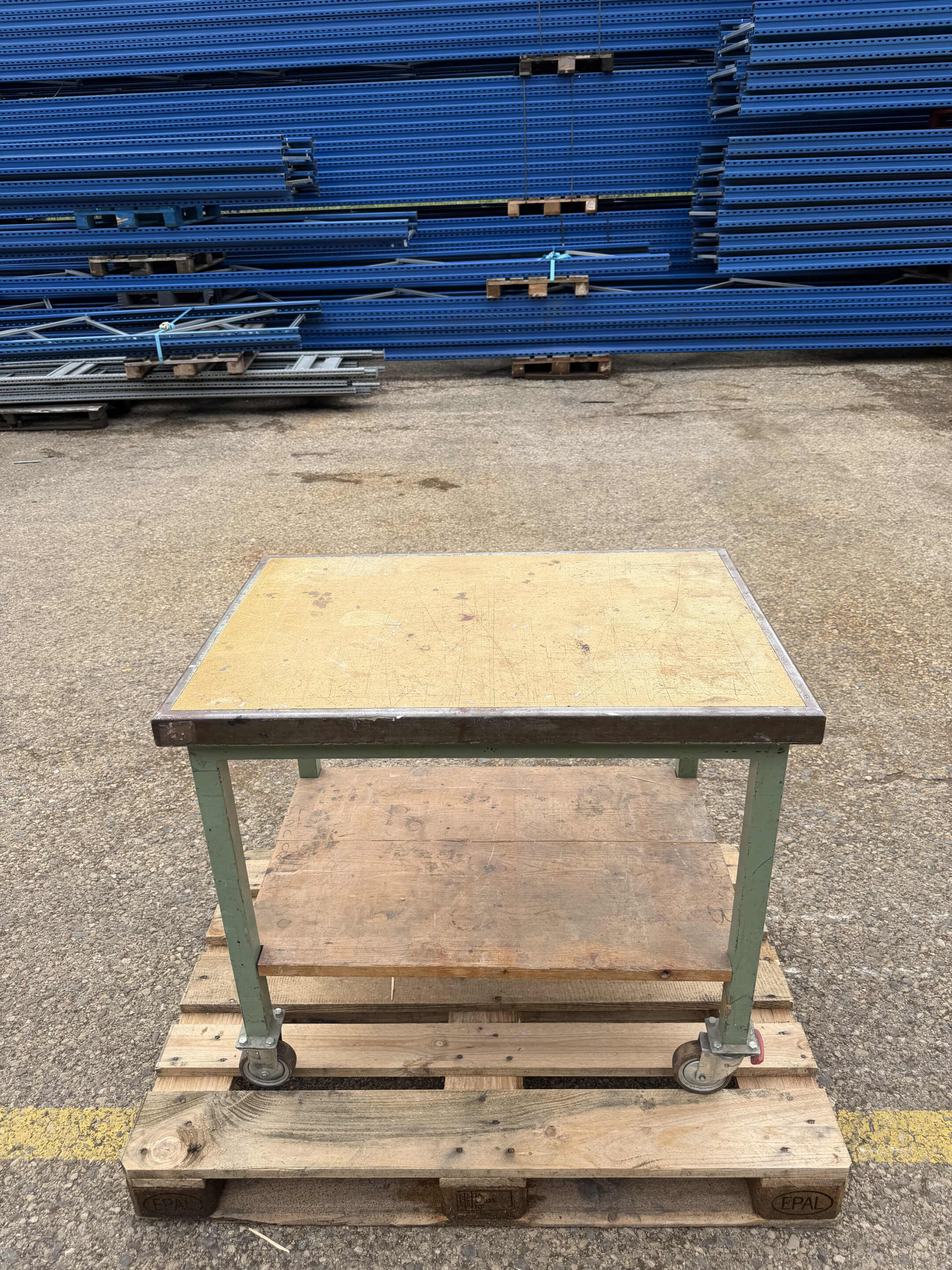 Établi d’atelier sur roulettes avec étagère – Occasion – 90x60x80 – Image 5