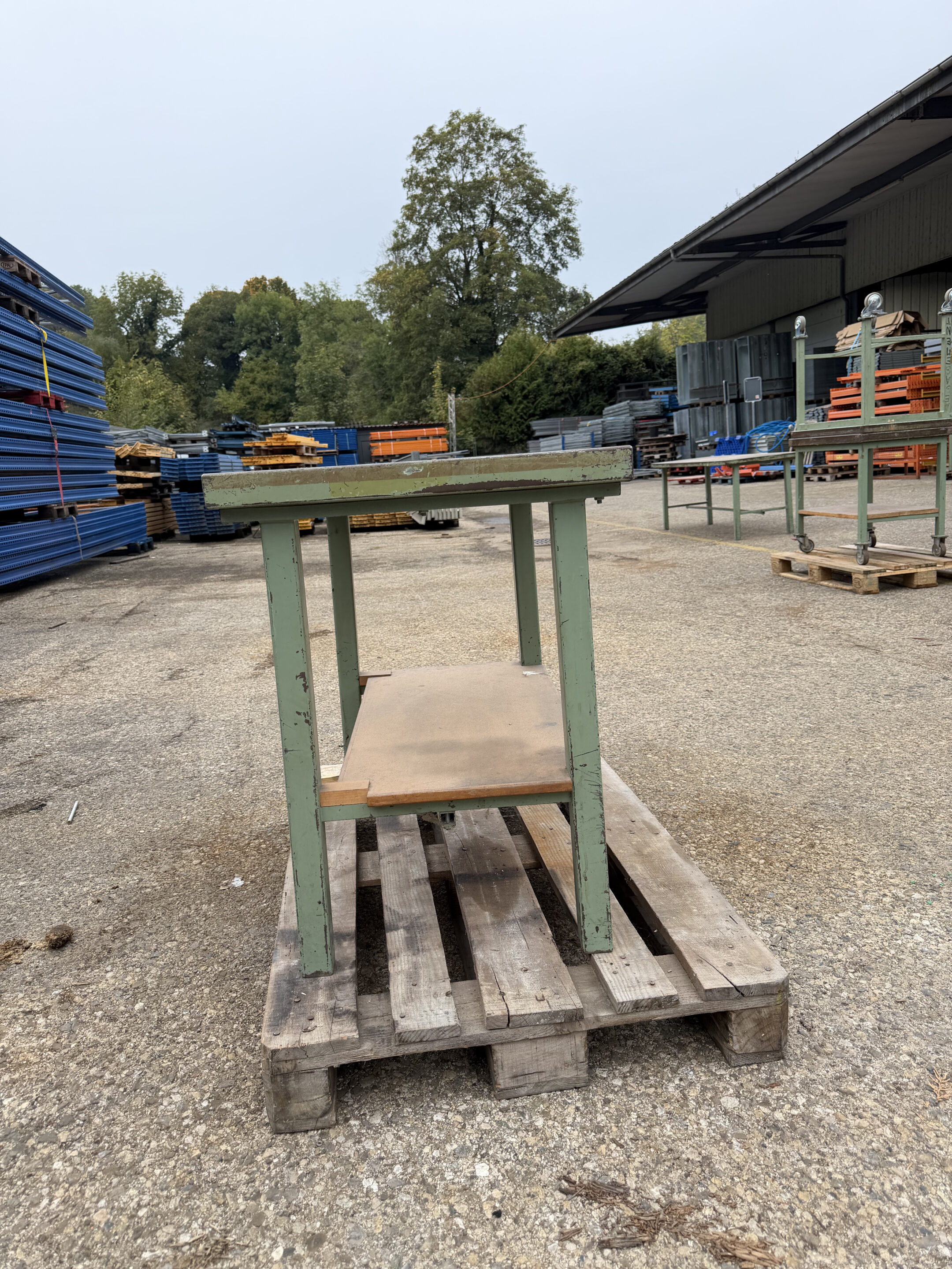 Établi d’atelier sur roulettes avec étagère – Occasion – 90x60x80 – Image 2